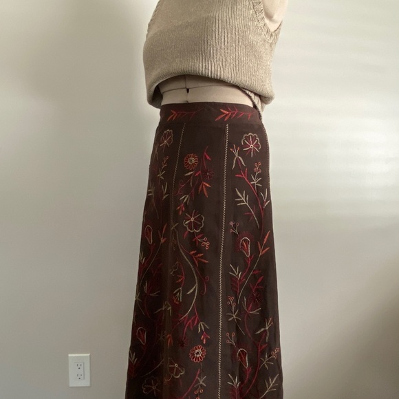 Boho type embroidered faux suede maxi skirt - Picture 5 of 10